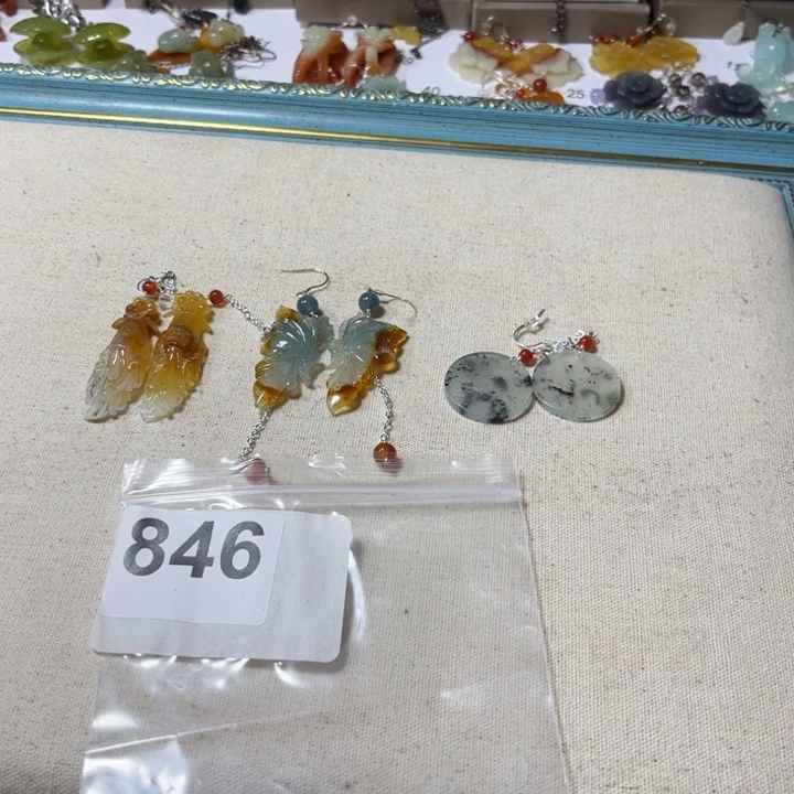 别***管合金蛇纹石玉耳饰