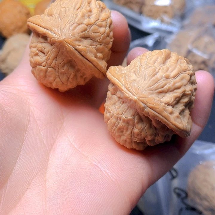 文玩核桃吊坠九月一对