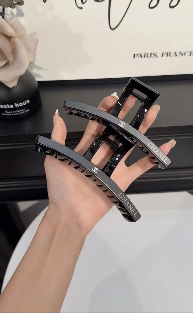 高级黑灰鲨鱼夹大号小香风抓夹商务风日韩风发夹优雅网红鲨鱼夹