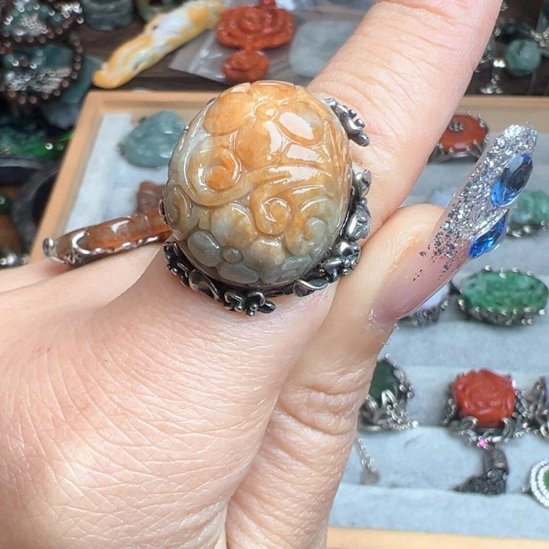 翡翠未镶嵌颈饰魏***头吊坠