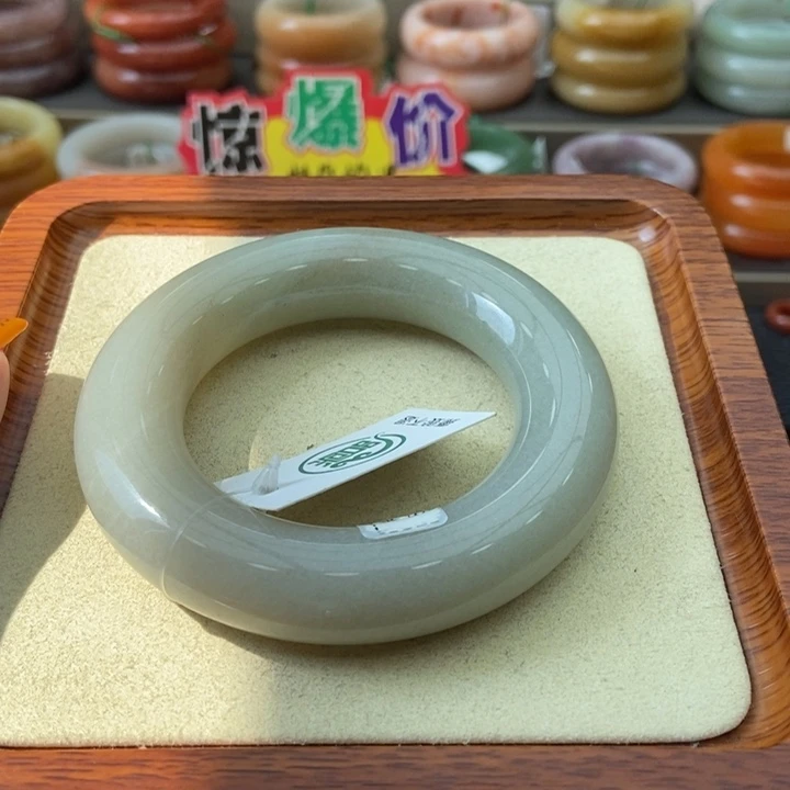 未镶嵌手镯石英质玉