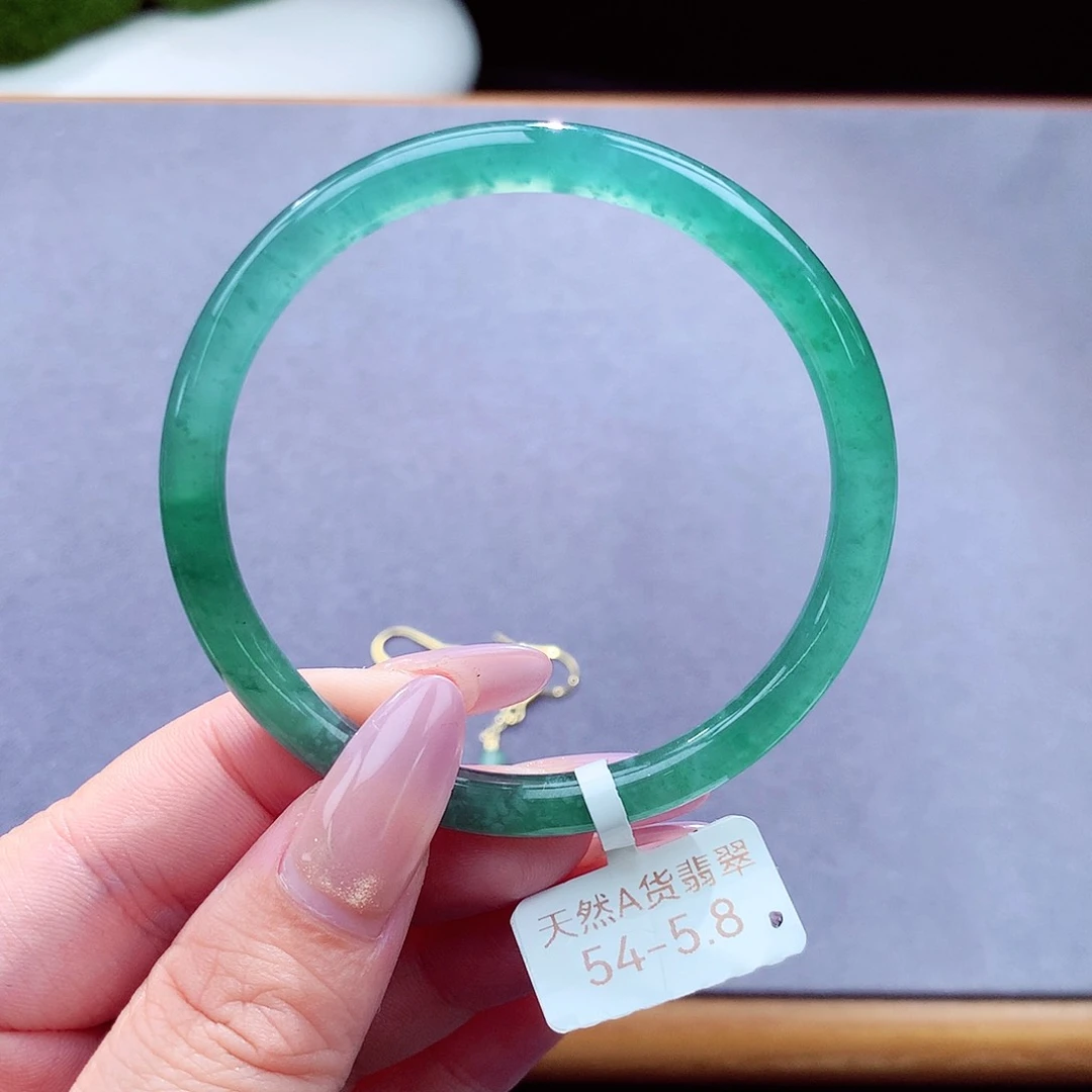 未镶嵌手镯（圆镯）翡翠