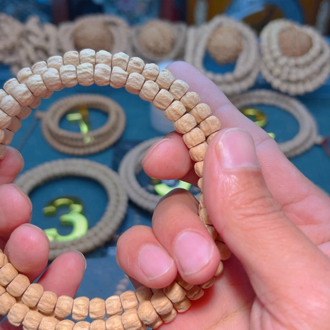 L***r柏香籽/百香籽吊坠