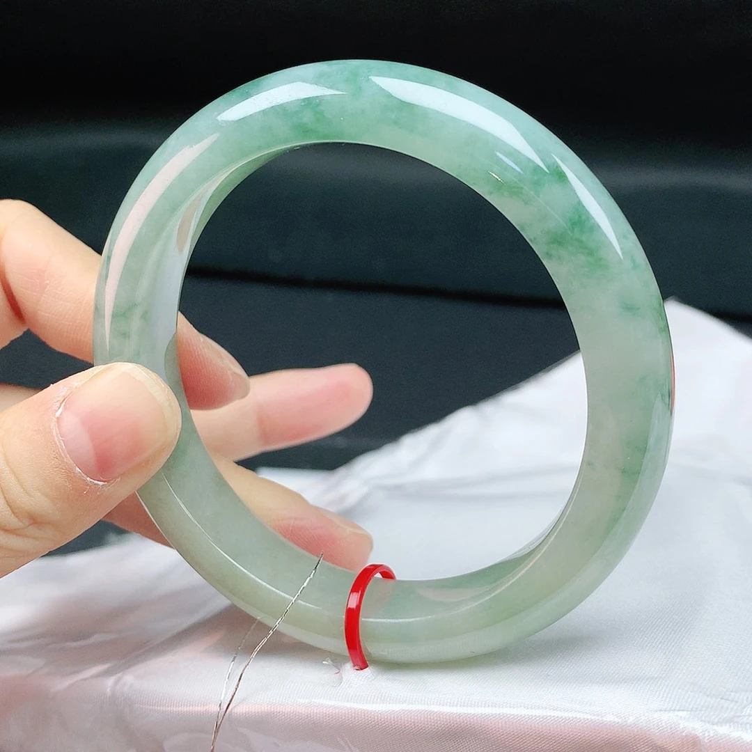 翡翠手镯未镶嵌59圈