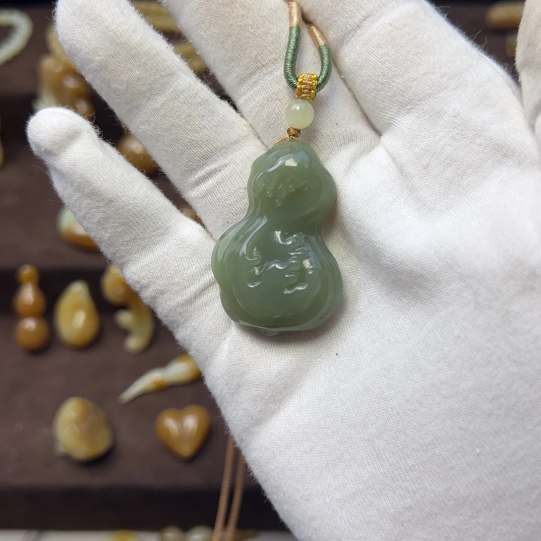 裴***裴和田玉（糖玉）未镶嵌颈饰