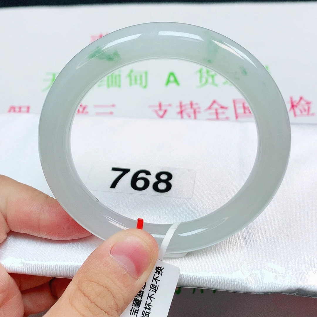 翡翠手镯未镶嵌54圈飘花圆条翡翠手镯