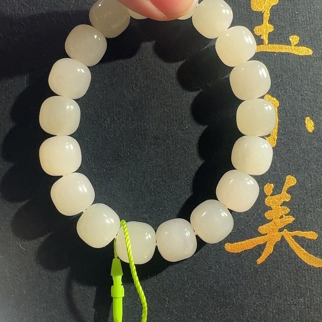 心***辰和田玉未镶嵌颈饰于田卡12s