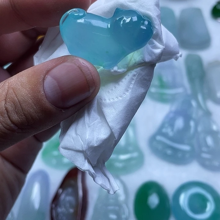 猫*?招财猫，天空蓝，