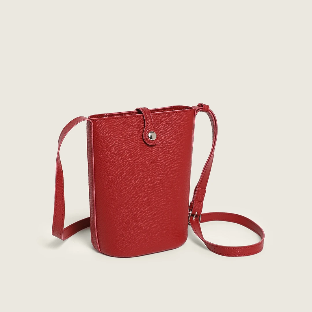 红色韩版纯色水桶包单肩款手机包休闲简约斜挎包轻奢小众包包