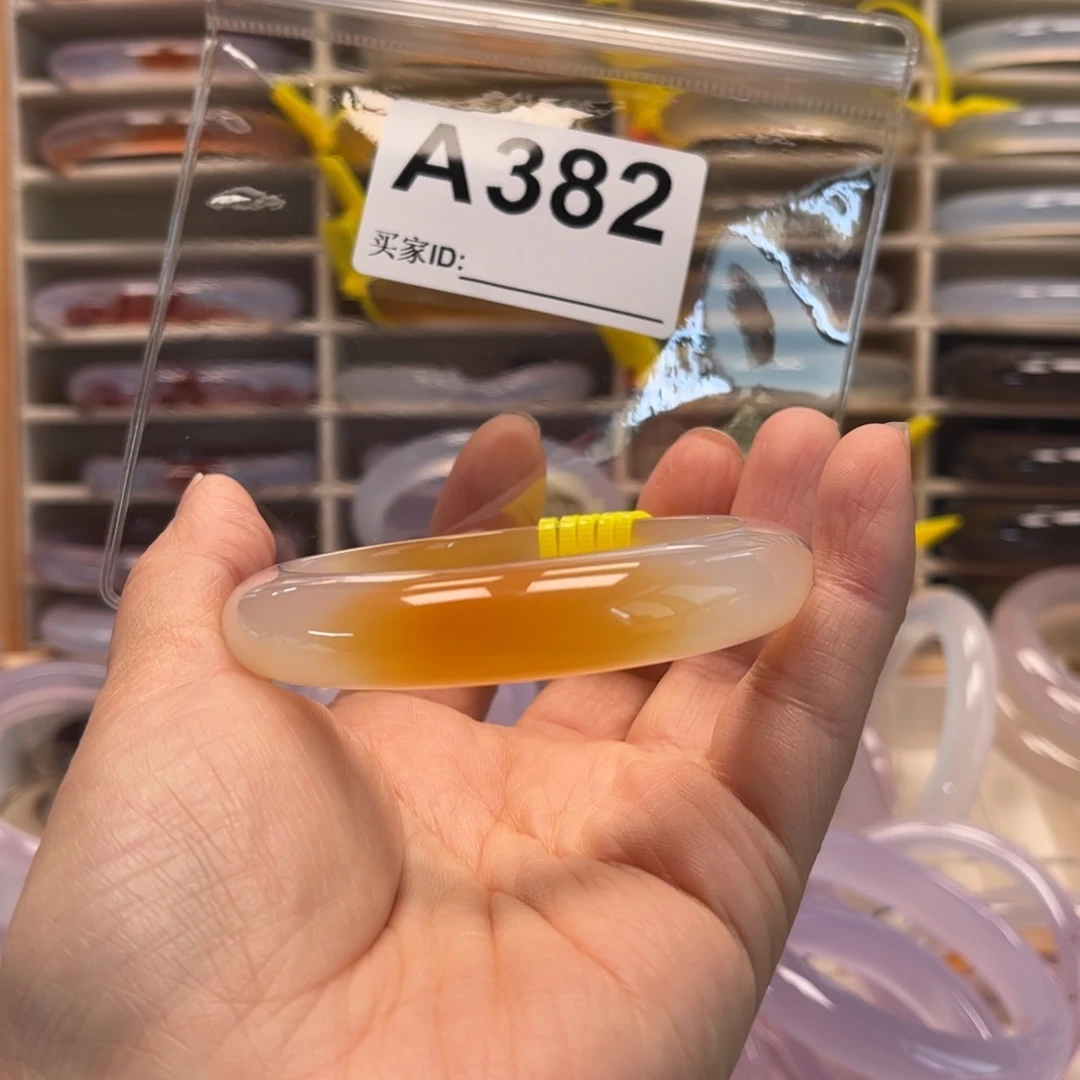 玛瑙/玉髓手镯未镶嵌郑***?382