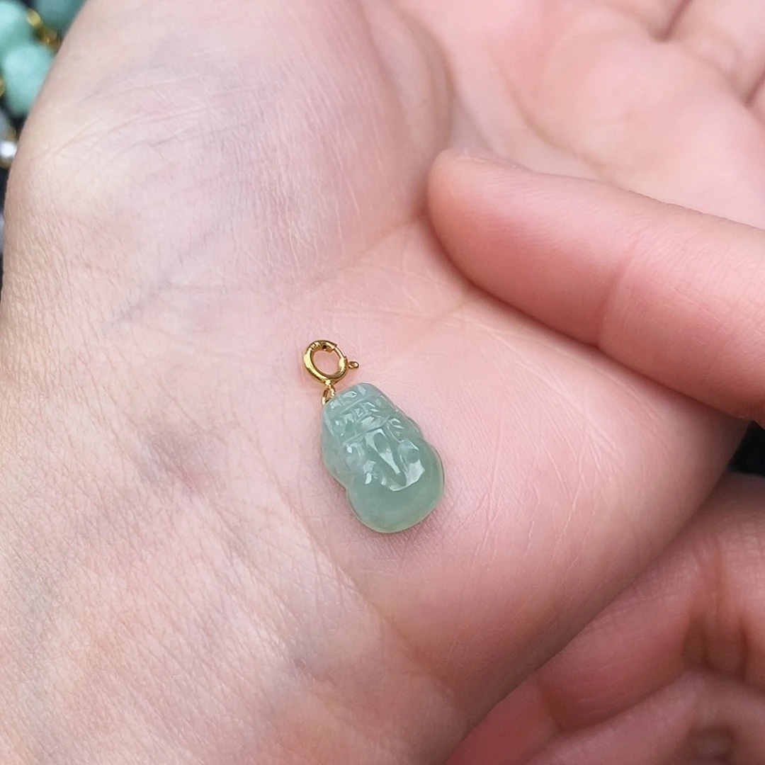 翡翠颈饰18K金镶嵌咸****泡貔貅