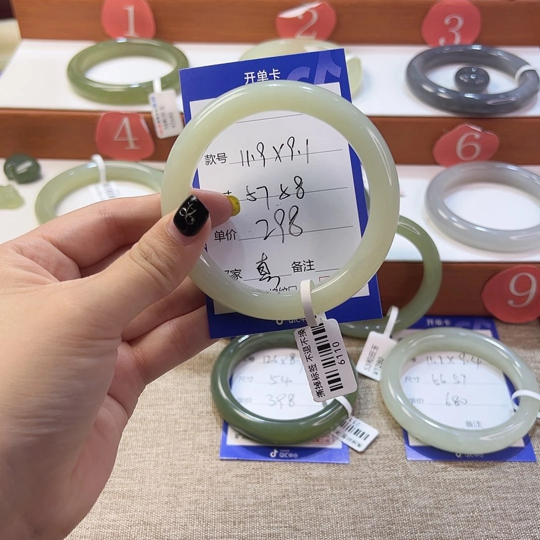 未镶嵌手镯和田玉真**茶