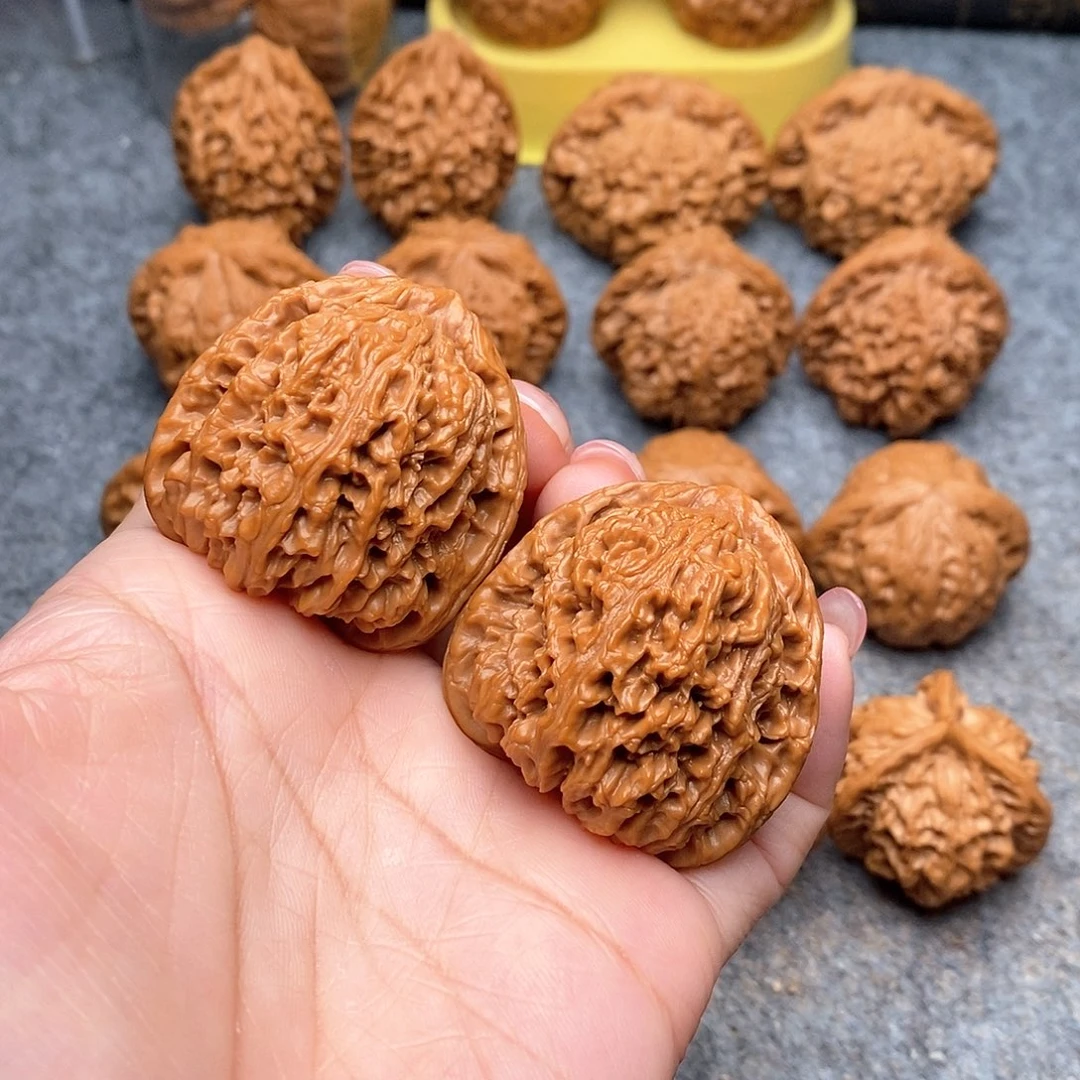 文玩核桃把件精品高炮红皮南疆石40全品