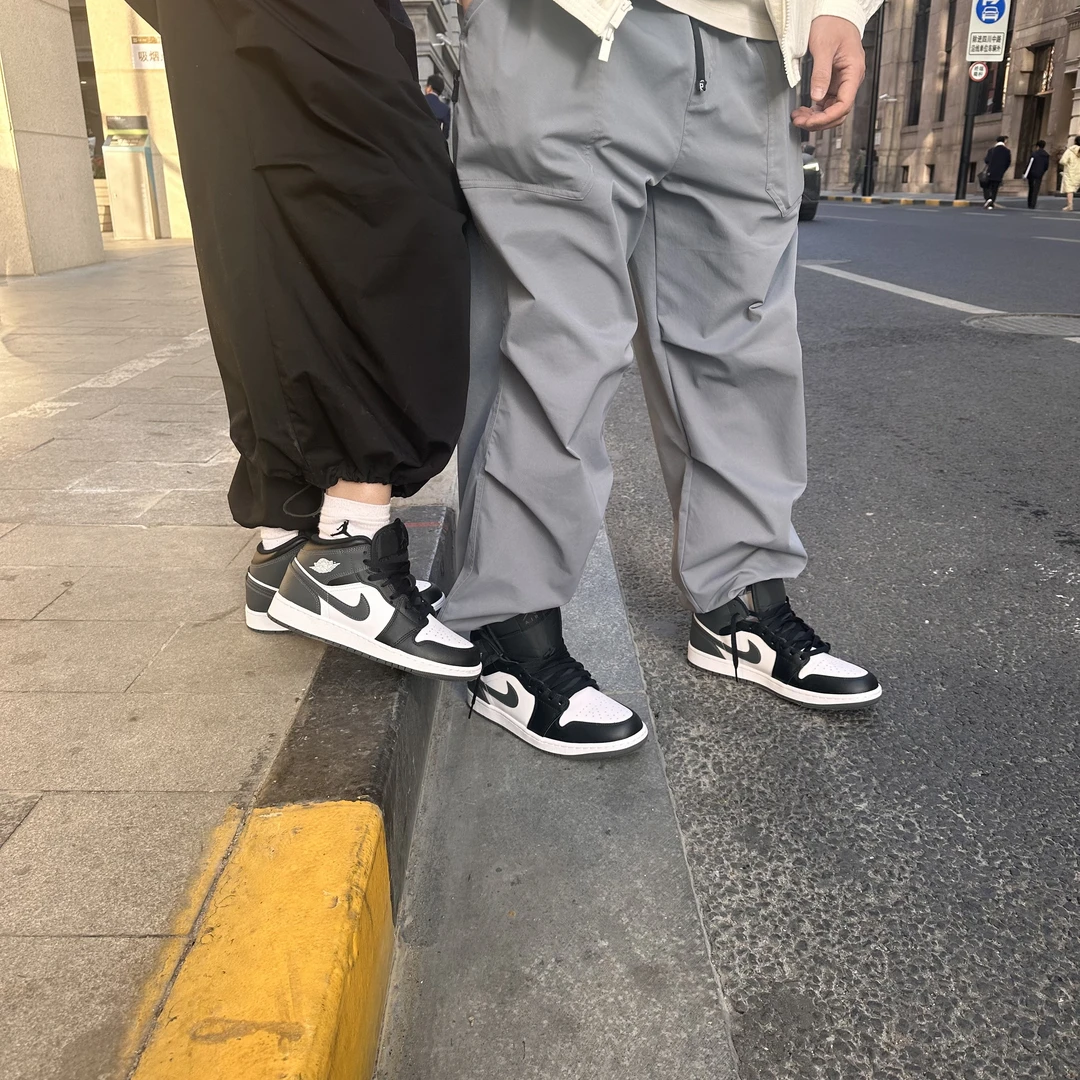 【官方授权】NIKE/耐克 Air Jordan 1 Mid男子休闲板鞋DQ8426-001新
