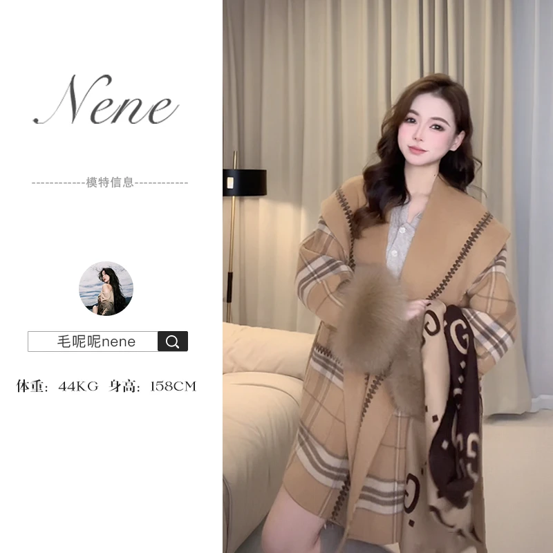 毛呢呢nene / 佩斯画廊 手工坊！绵羊毛芬兰白狐毛双面双穿尼大衣