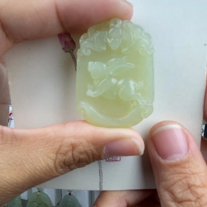 F***t和田玉未镶嵌颈饰