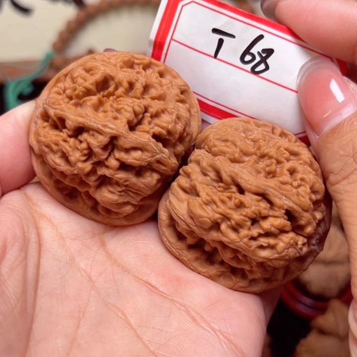 文玩核桃把件44大克重粗筋68