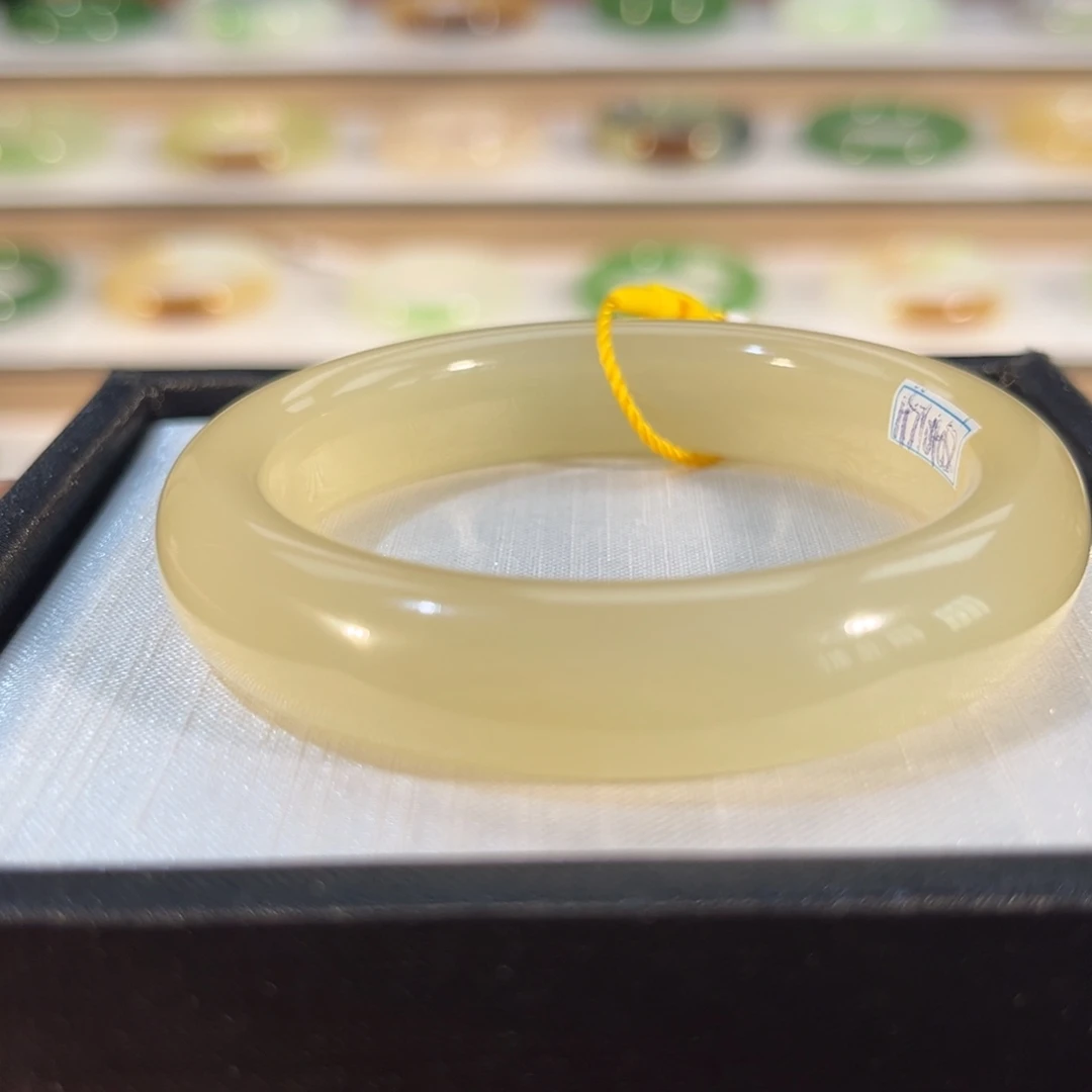 和田玉未镶嵌手镯野牛沟，蜂蜜水满色无包容