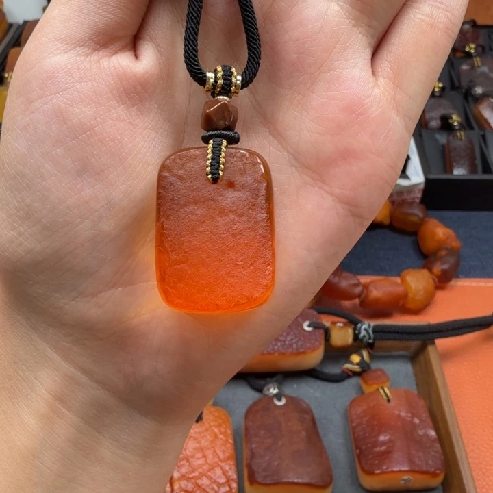 蜜蜡未镶嵌吊坠(赠链)