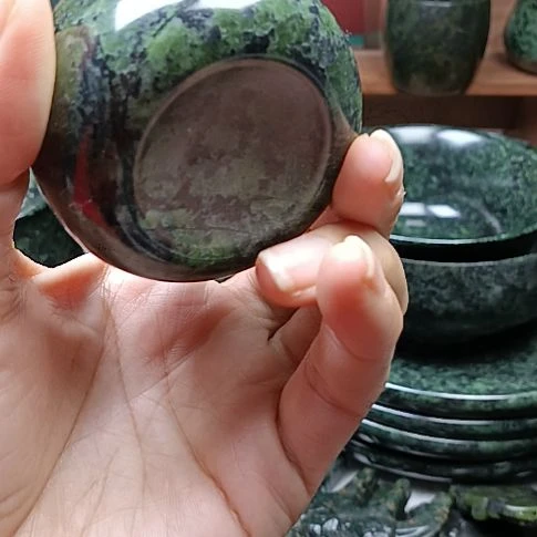 蛇纹石玉未镶嵌主人杯