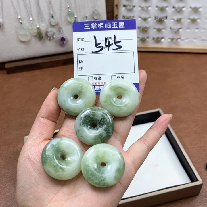 岫玉吊坠吊坠未镶嵌多样性，发一个