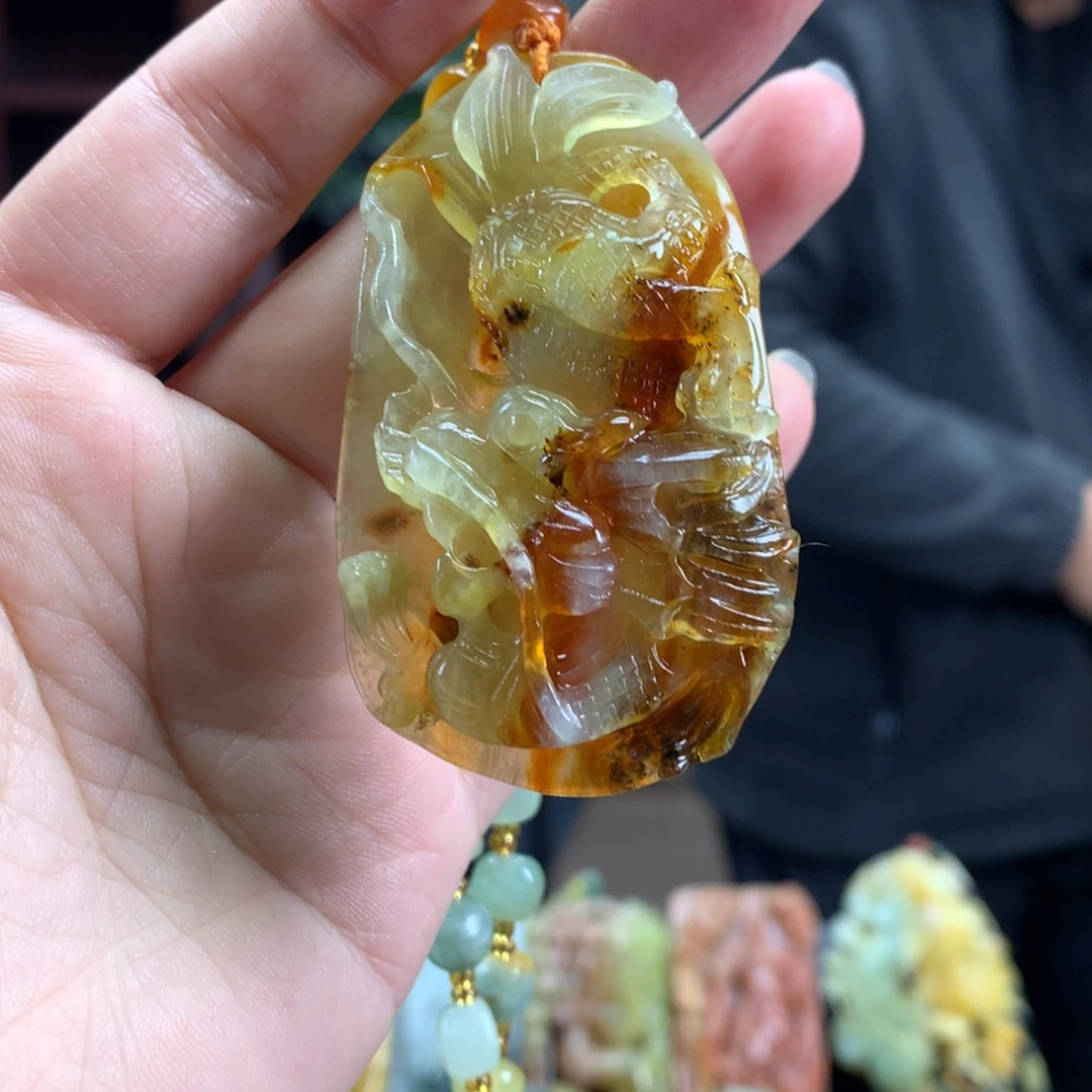 蛇纹石玉未镶嵌颈饰