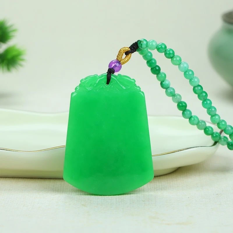 翡翠满绿精美无事牌