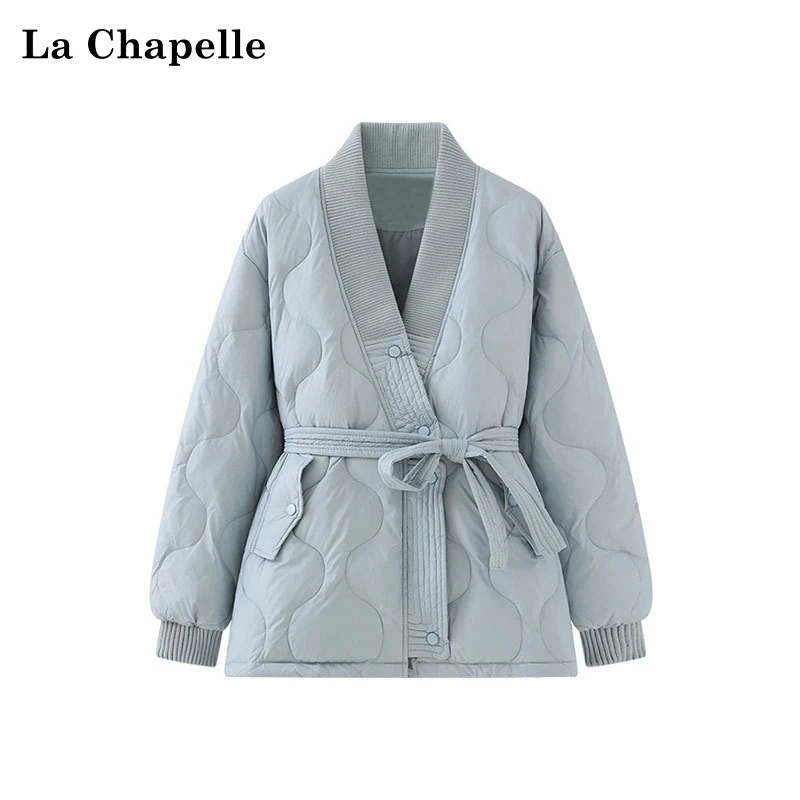 拉夏贝尔米白色春新款腰带收腰不规则短款羽绒服女保暖外套高级