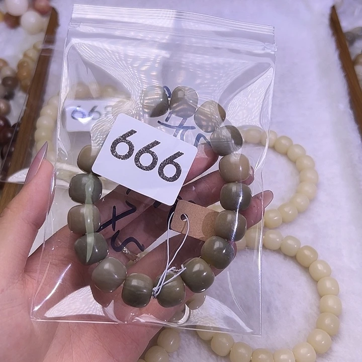 Z***f菩提根/象牙果吊坠666老油糕微瑕