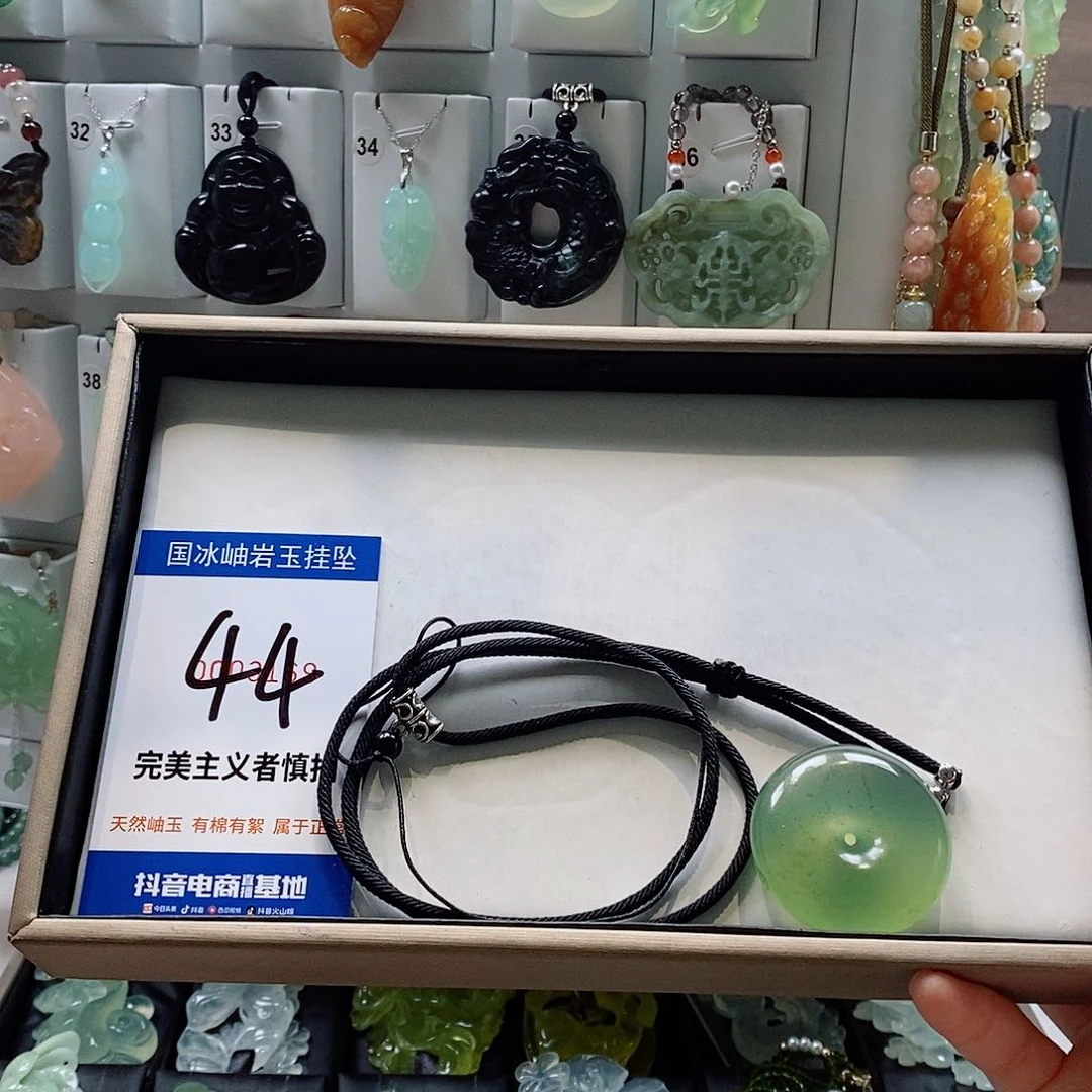 蛇纹石玉未镶嵌颈饰我****楼