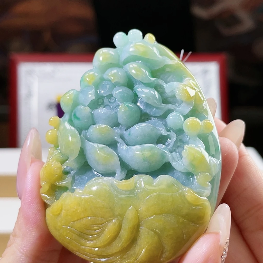 翡翠未镶嵌颈饰挂件