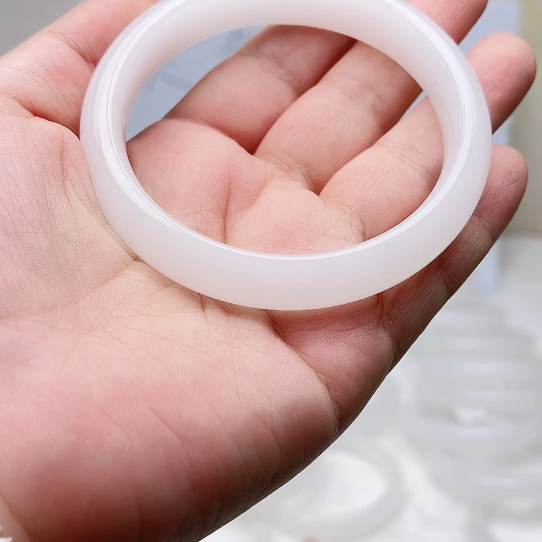 石英质玉未镶嵌手镯白色104/56