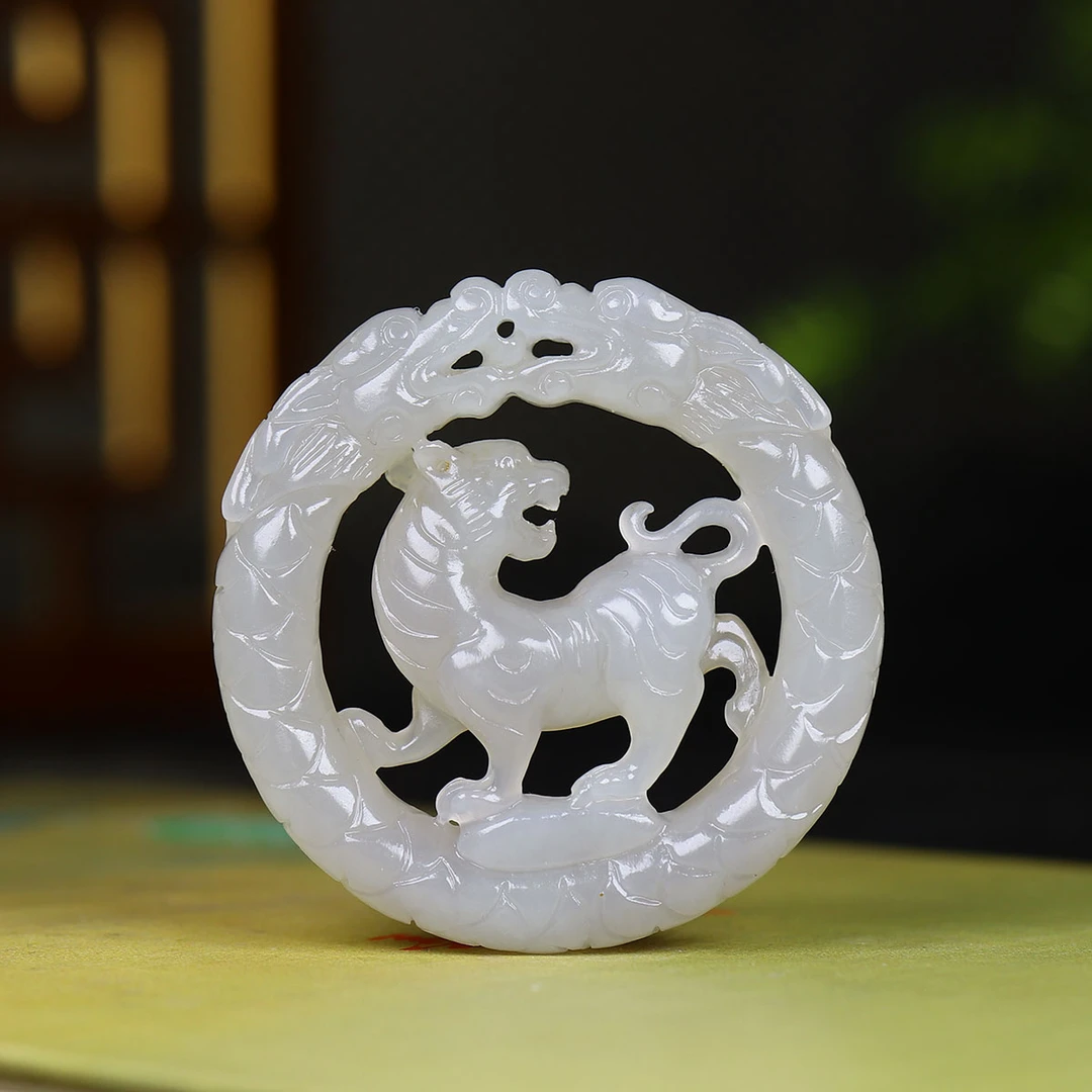 100742和田玉冰烟紫瑞兽挂件