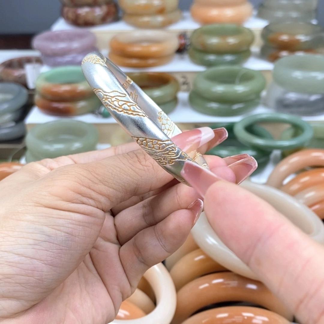 石英质玉手镯未镶嵌你***猜