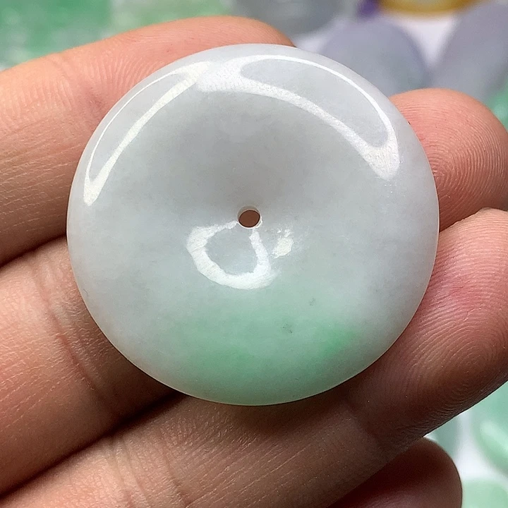 翡翠吊坠(赠链)未镶嵌
