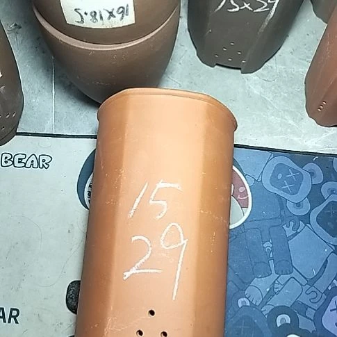 红泥高六方带口沿一个