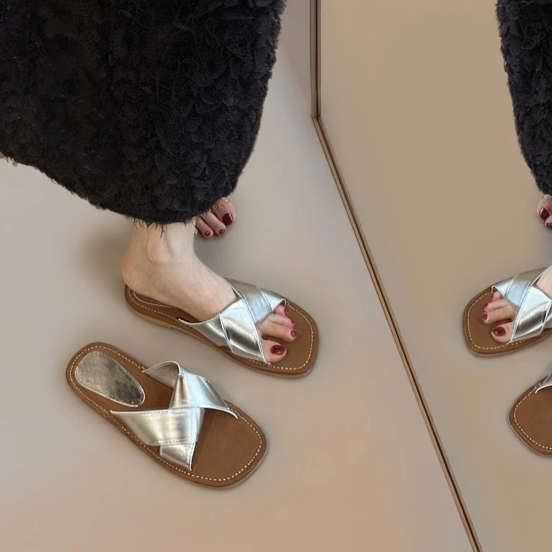 【真皮】银色轻奢拖鞋女夏季外穿复古法式平底凉拖海边洋气百搭鞋子