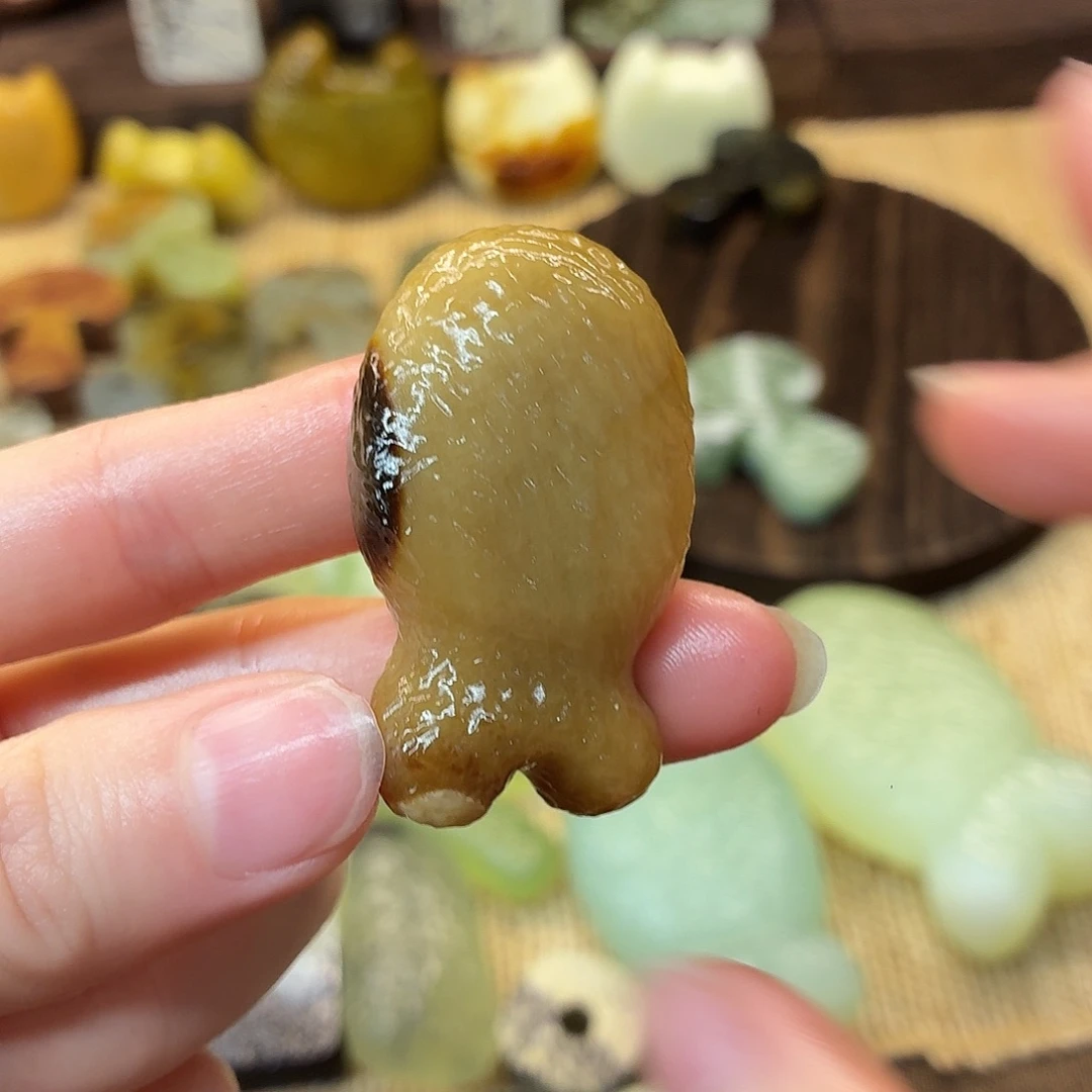 鱼***干蛇纹石玉未镶嵌颈饰
