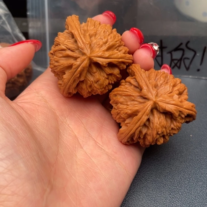 用***7文玩核桃吊坠白狮子