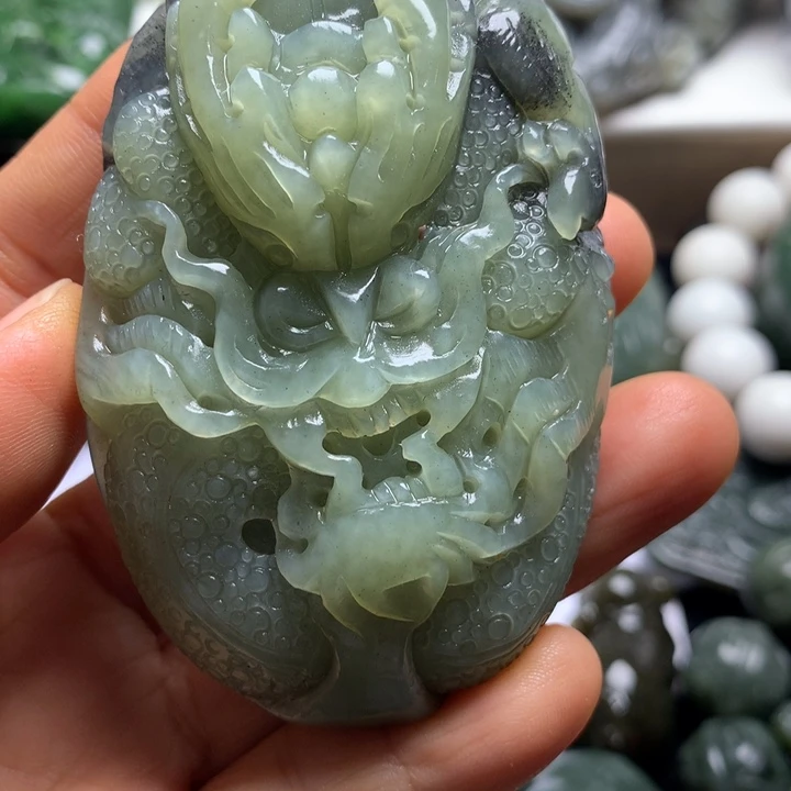 笑***生和田玉未镶嵌颈饰