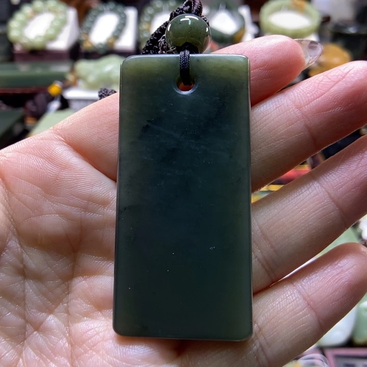吊坠(赠链)未镶嵌岫岩老玉（透闪石质玉）