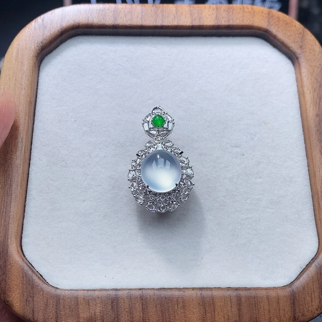 翡翠18K金镶嵌颈饰翡翠吊坠