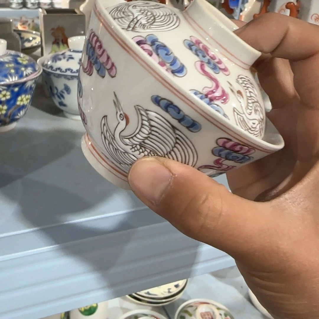 瓷片瓷器等为原料而形成独特艺术形式