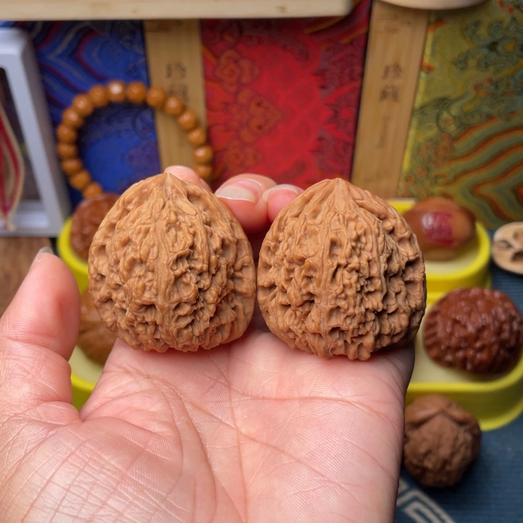 文玩核桃把件40歪南疆石