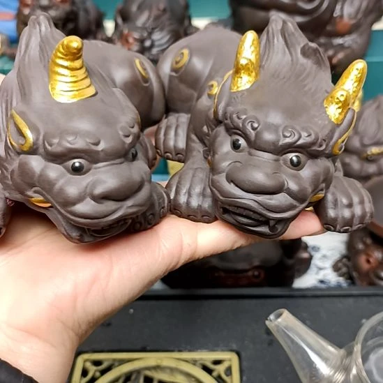 茶宠紫砂貔貅描金一对茶宠摆件