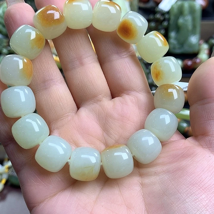 余***。手串未镶嵌透闪石质玉