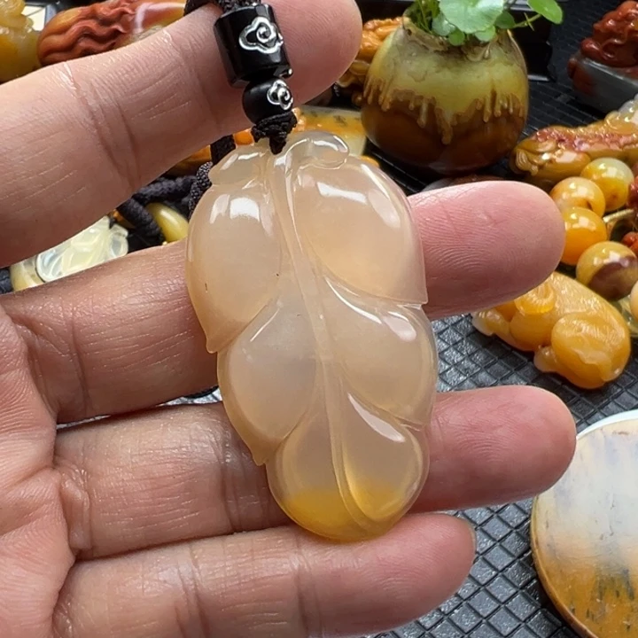 石英质玉（黄龙玉）颈饰未镶嵌