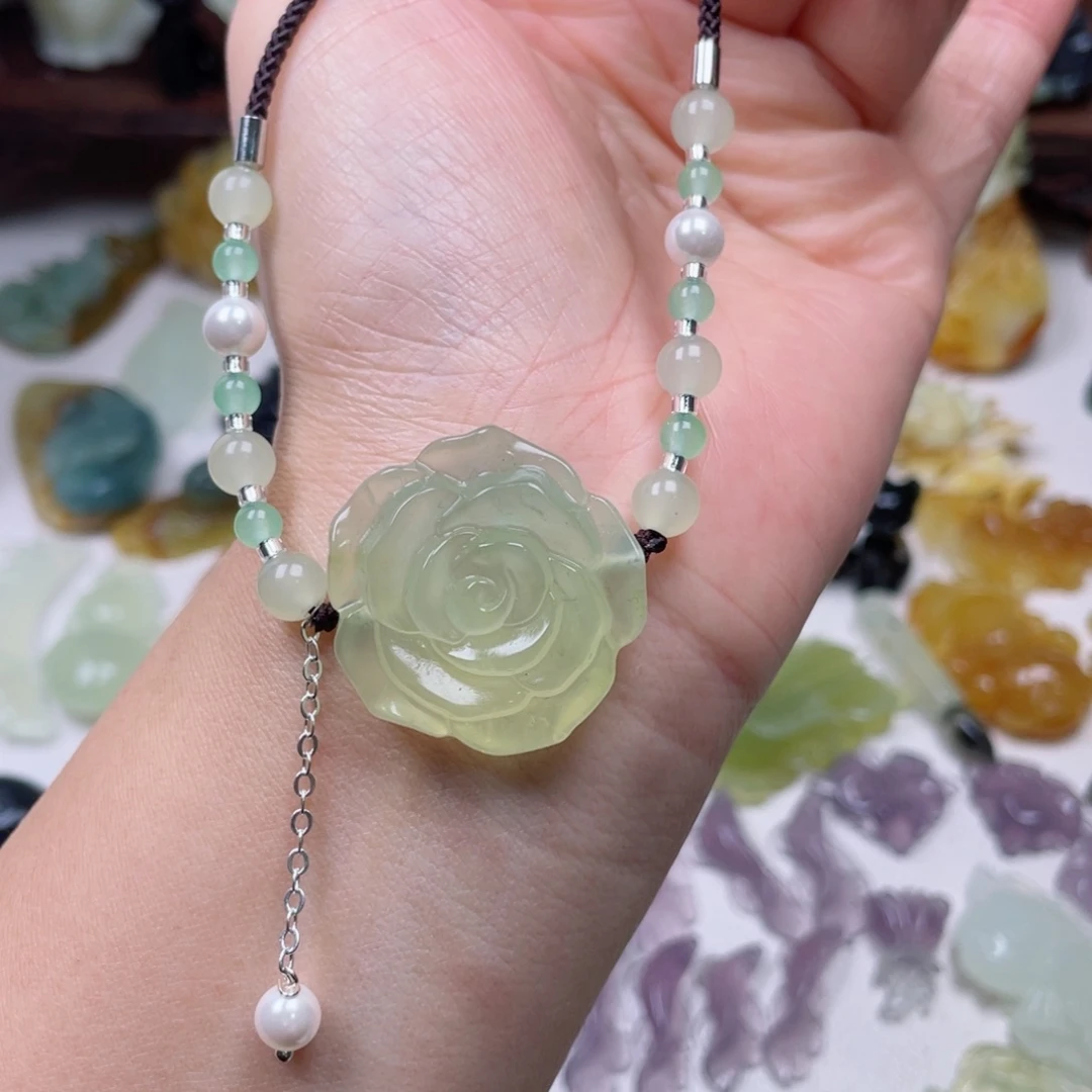 蛇纹石玉颈饰未镶嵌