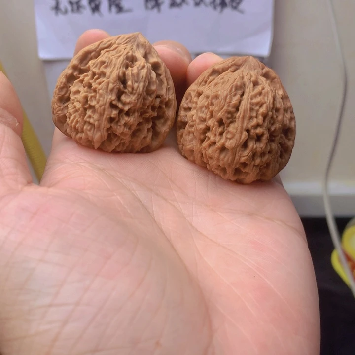 文玩核桃把件三角疆 色差磕碰