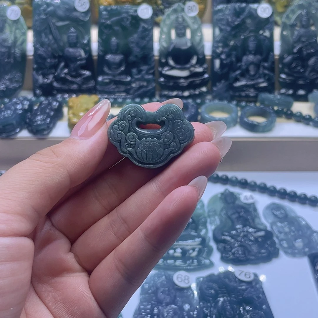 翡翠未镶嵌颈饰翡翠未镶嵌